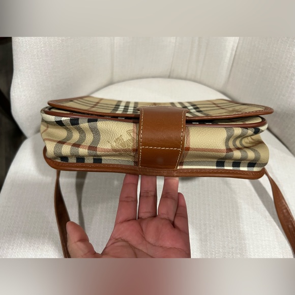Burberry vintage crossbody bag . - Picture 6 of 13